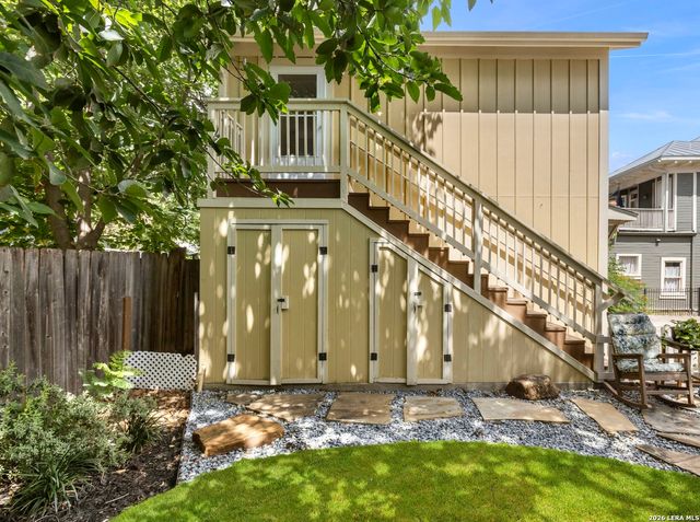 517 E PARK AVE, San Antonio, TX 78212