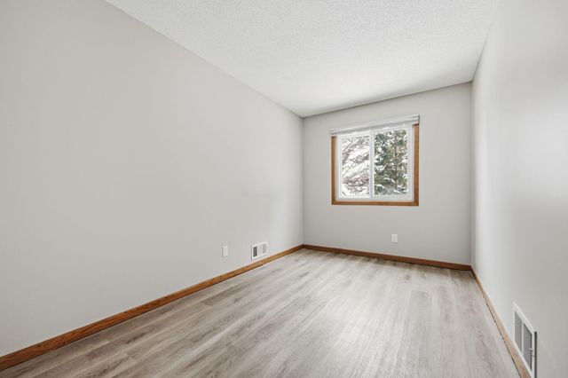 1703 Nokia Way, Eagan, MN 55122