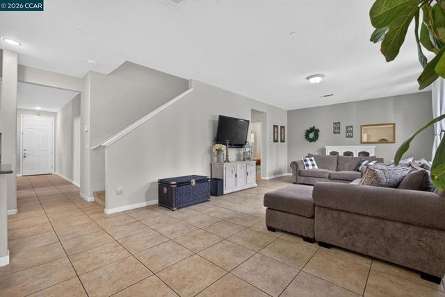 328 Silver Bell Way, Oakley, CA 94561