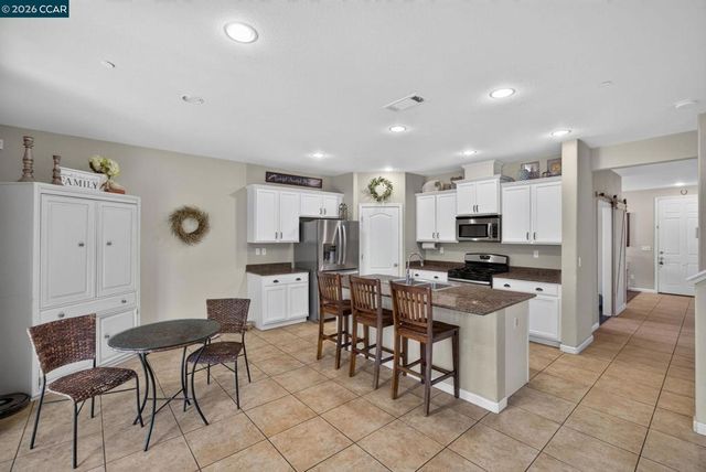 328 Silver Bell Way, Oakley, CA 94561