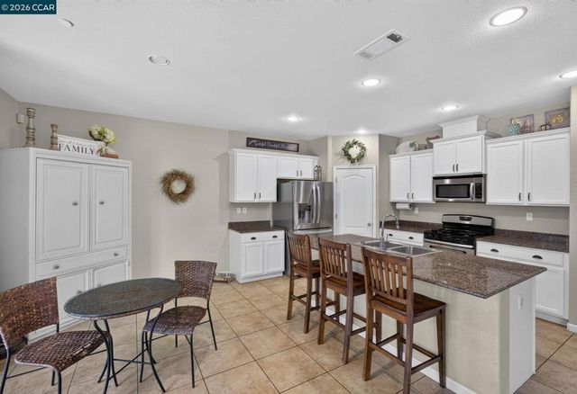 328 Silver Bell Way, Oakley, CA 94561
