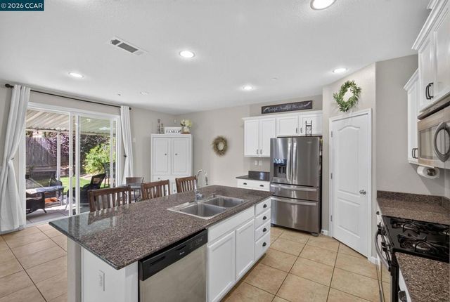 328 Silver Bell Way, Oakley, CA 94561