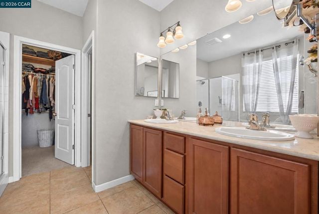 328 Silver Bell Way, Oakley, CA 94561