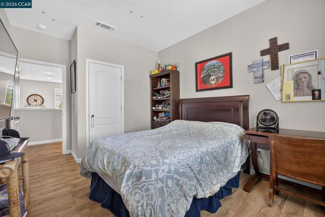 328 Silver Bell Way, Oakley, CA 94561