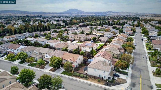 328 Silver Bell Way, Oakley, CA 94561