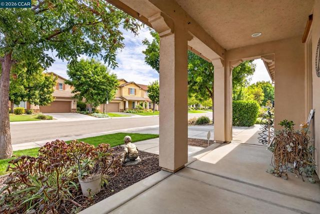328 Silver Bell Way, Oakley, CA 94561