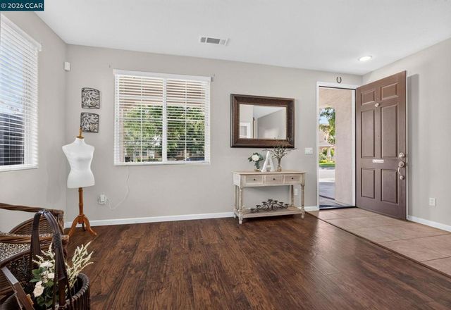 328 Silver Bell Way, Oakley, CA 94561