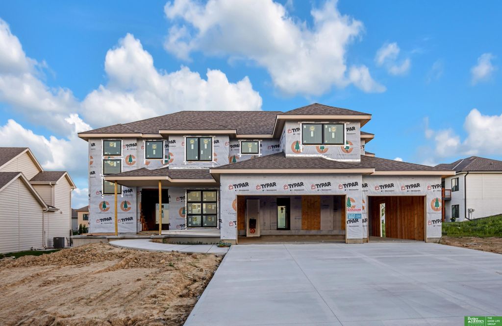 19061 LaQuinta Circle, Omaha, NE 68136