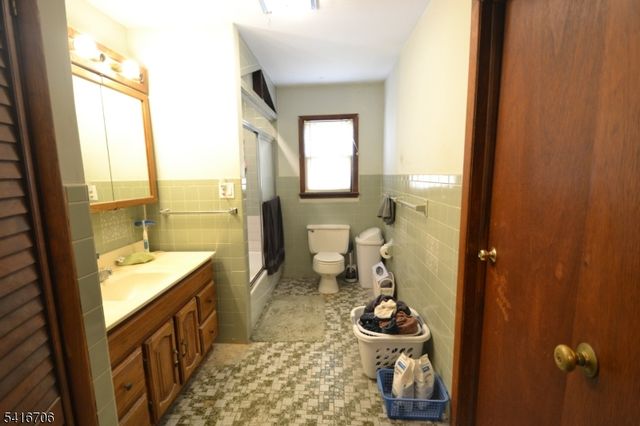 74 Cathedral Ave, Clifton City, NJ 07014