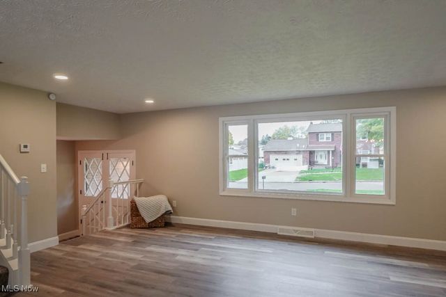 4654 Beverly Avenue NE, Canton, OH 44714