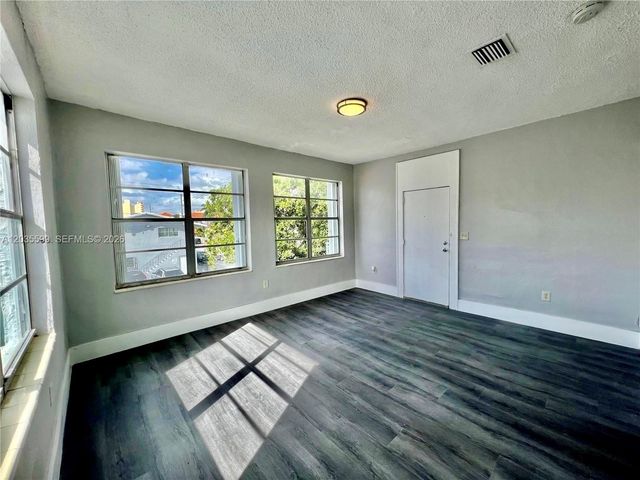 301 SW 10th Avenue 1, Miami, FL 33130