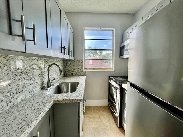 301 SW 10th Avenue 1, Miami, FL 33130