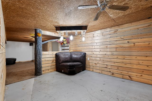 602 E 24th Street S, Newton, IA 50208
