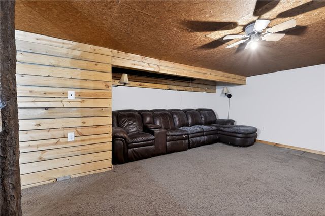 602 E 24th Street S, Newton, IA 50208
