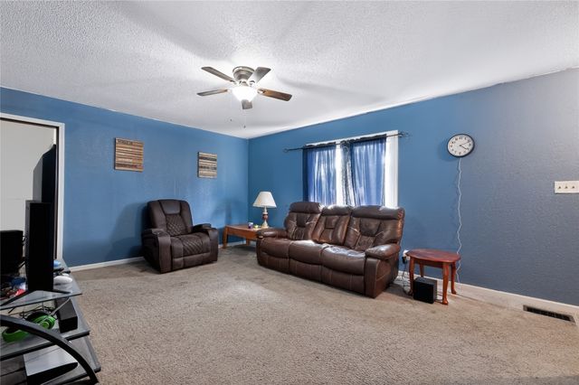 602 E 24th Street S, Newton, IA 50208