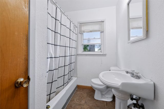 602 E 24th Street S, Newton, IA 50208