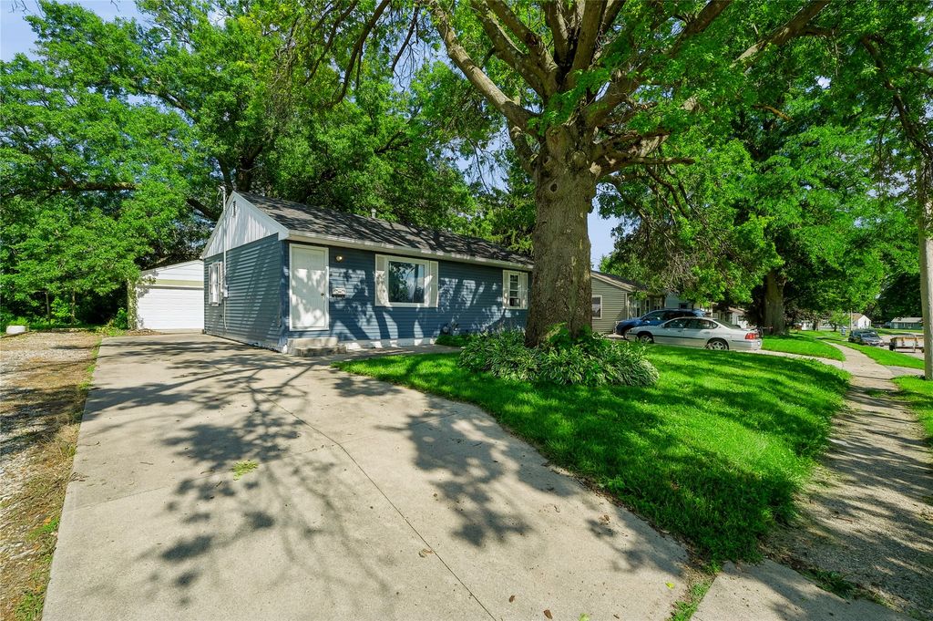 602 E 24th Street S, Newton, IA 50208