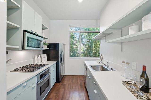 1253 Pine St, Oakland, CA 94607