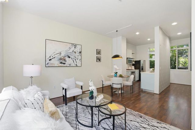 1253 Pine St, Oakland, CA 94607