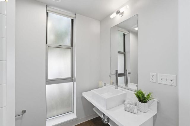 1253 Pine St, Oakland, CA 94607