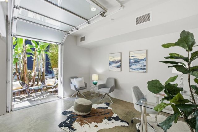 1253 Pine St, Oakland, CA 94607