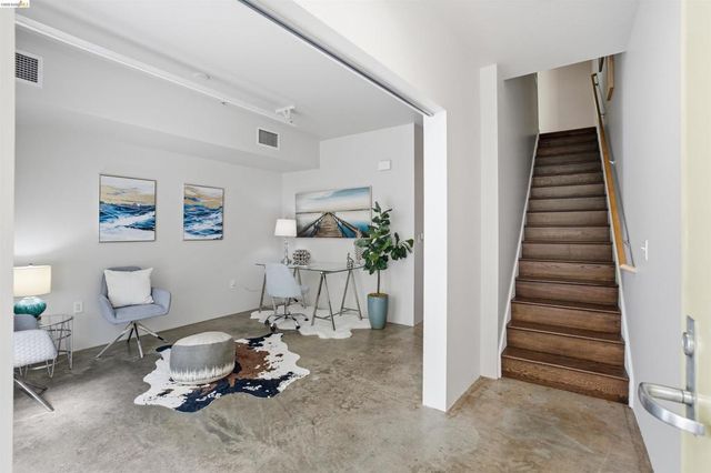 1253 Pine St, Oakland, CA 94607