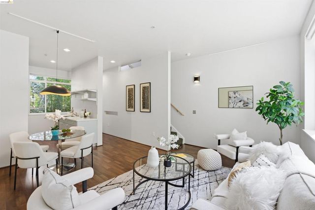 1253 Pine St, Oakland, CA 94607