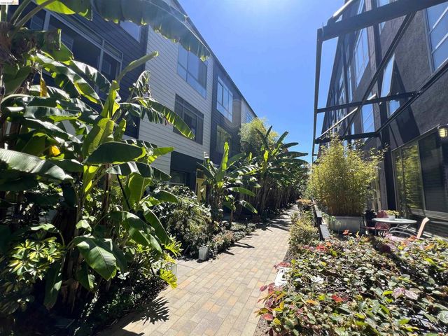 1253 Pine St, Oakland, CA 94607