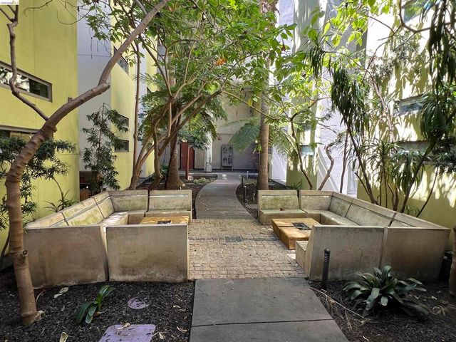 1253 Pine St, Oakland, CA 94607