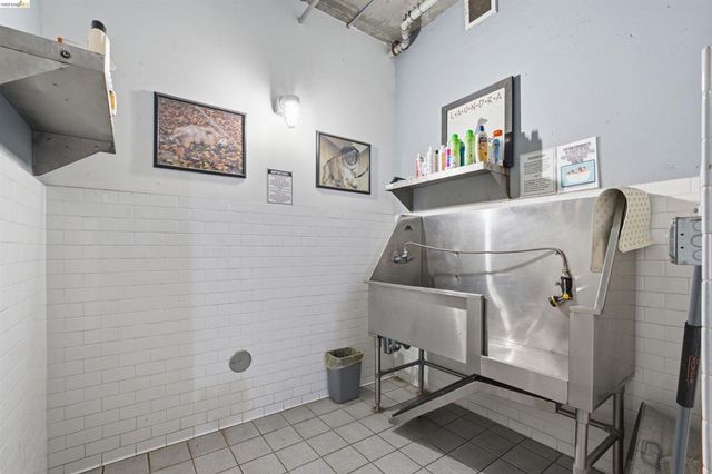 1253 Pine St, Oakland, CA 94607