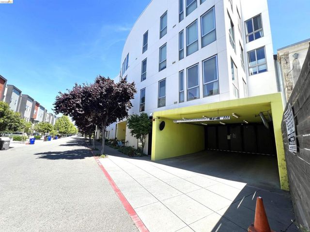 1253 Pine St, Oakland, CA 94607