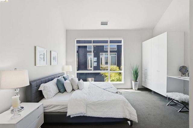 1253 Pine St, Oakland, CA 94607