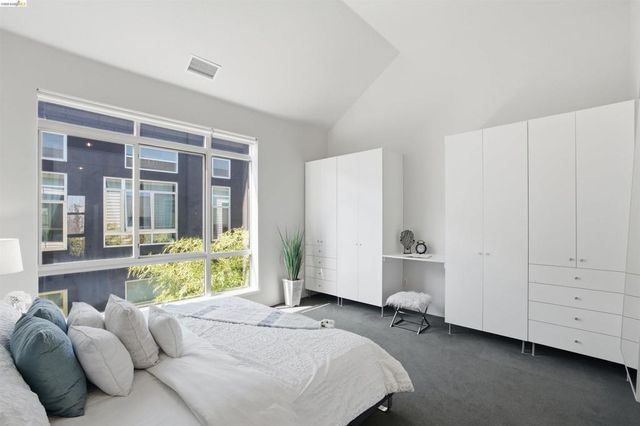 1253 Pine St, Oakland, CA 94607