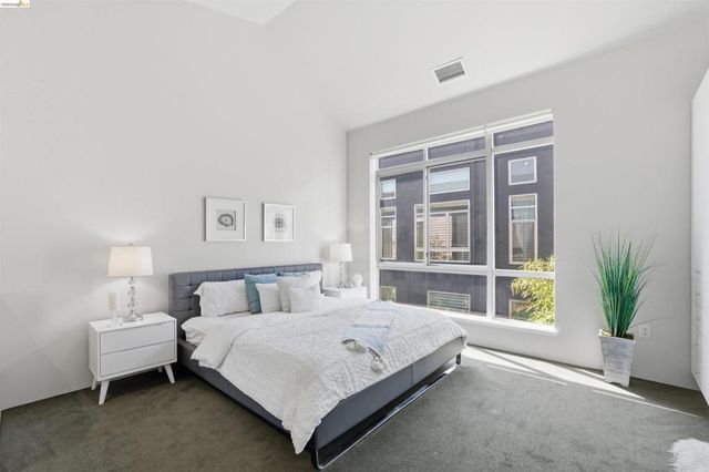 1253 Pine St, Oakland, CA 94607