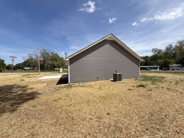 74 Six Mile Board Rd, Winchester, TN 37398