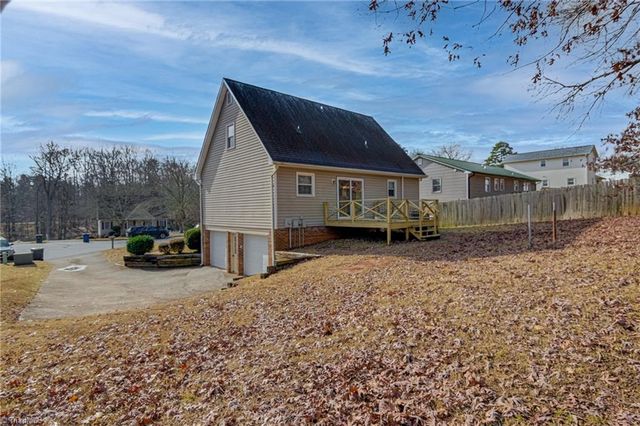 2945 Poinsetta Drive, Winston-salem, NC 27107