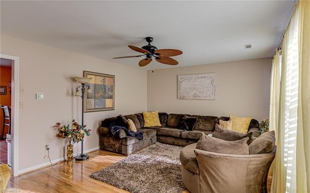 2945 Poinsetta Drive, Winston-salem, NC 27107