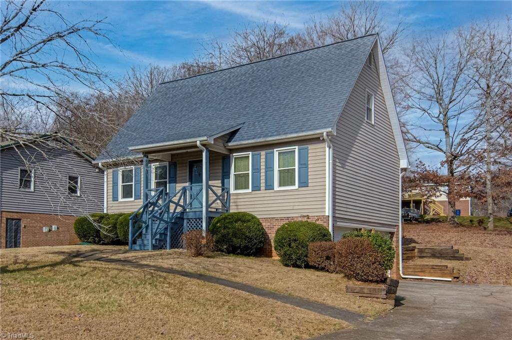 2945 Poinsetta Drive, Winston-salem, NC 27107