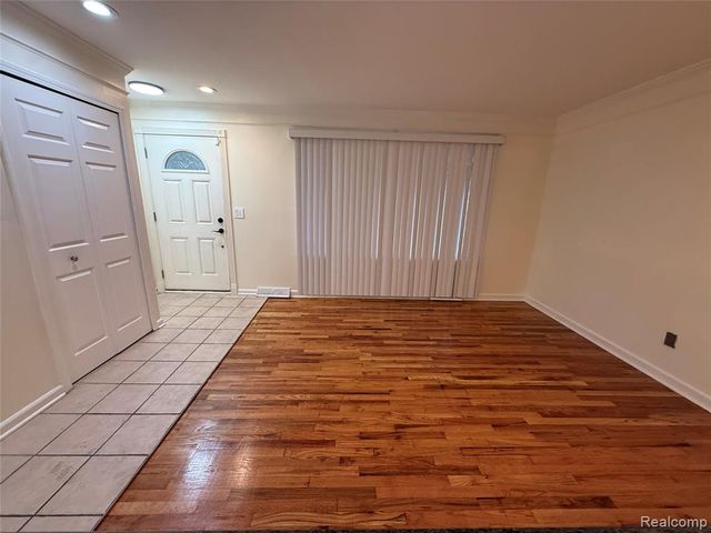 27156 Shelbourne Drive, Warren, MI 48088