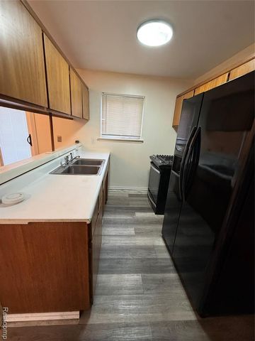 27156 Shelbourne Drive, Warren, MI 48088