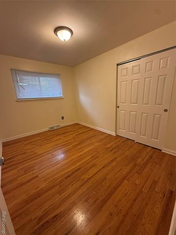 27156 Shelbourne Drive, Warren, MI 48088