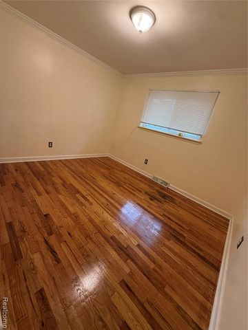 27156 Shelbourne Drive, Warren, MI 48088