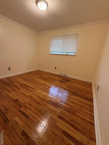 27156 Shelbourne Drive, Warren, MI 48088