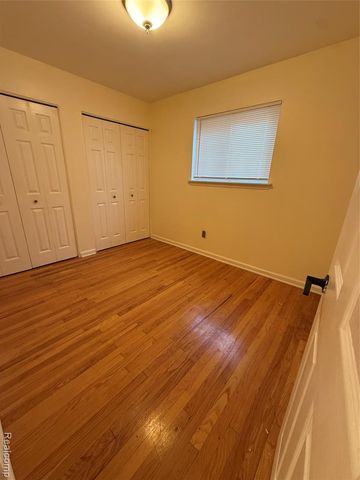 27156 Shelbourne Drive, Warren, MI 48088