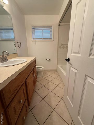 27156 Shelbourne Drive, Warren, MI 48088