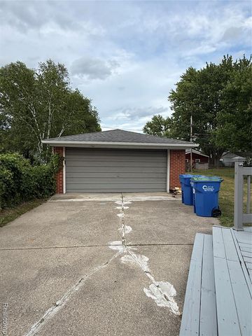 27156 Shelbourne Drive, Warren, MI 48088