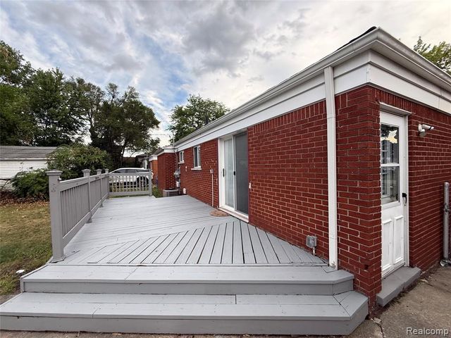 27156 Shelbourne Drive, Warren, MI 48088