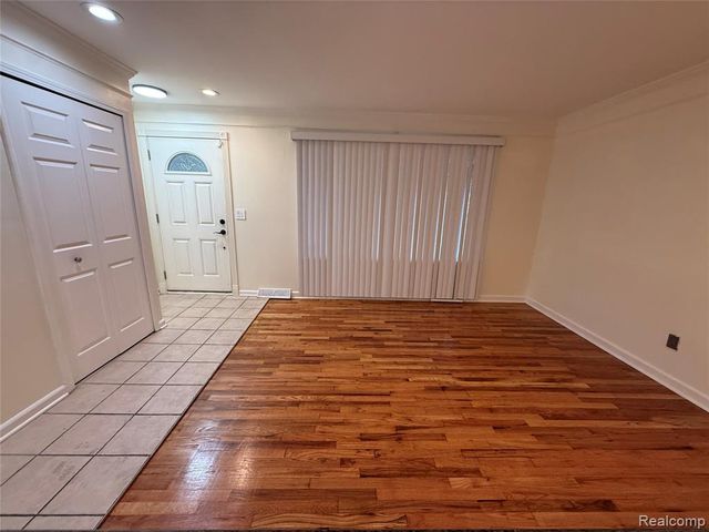 27156 Shelbourne Drive, Warren, MI 48088
