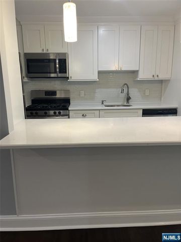 21 Wedgewood Drive 75, Verona, NJ 07044