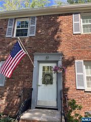 21 Wedgewood Drive 75, Verona, NJ 07044